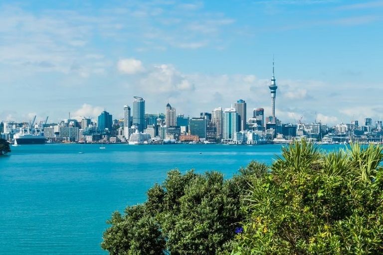 Photo of property in 15 Norwood Road, Bayswater, Auckland, 0622