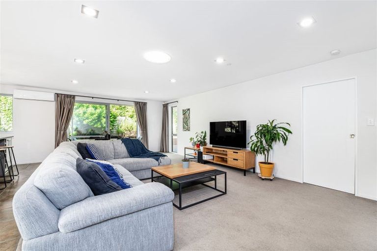 Photo of property in 127 Rangeview Road, Sunnyvale, Auckland, 0612