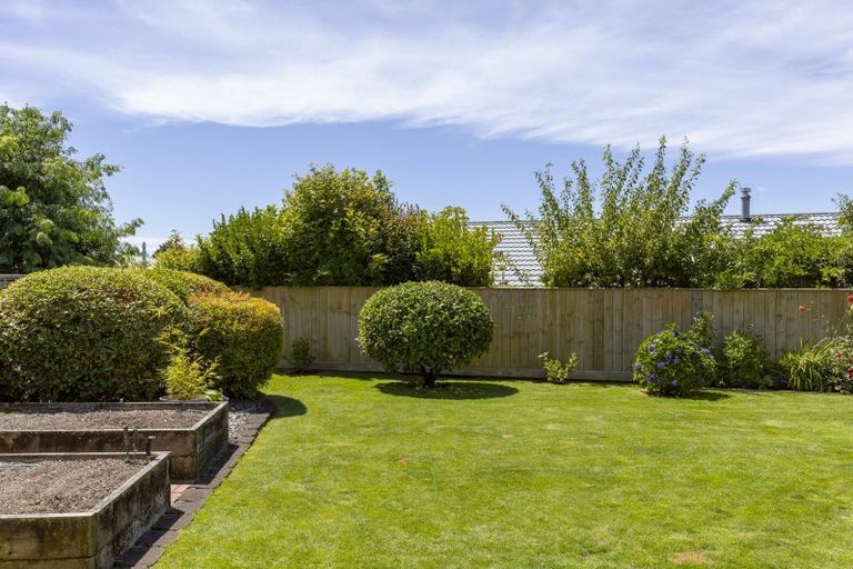 Photo of property in 25 Kinder Street, Acacia Bay, Taupo, 3330