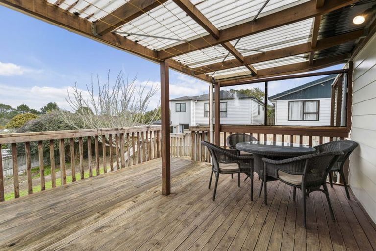 Photo of property in 35 Rehia Road, Massey, Auckland, 0614