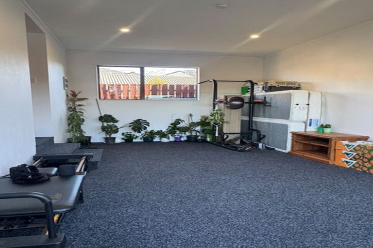 Photo of property in 2/21 White Heron Drive, Massey, Auckland, 0614