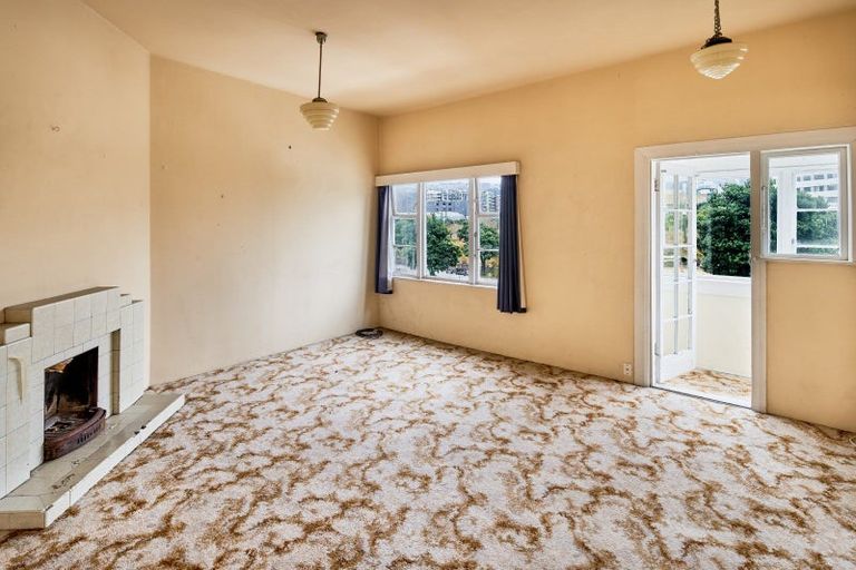 Photo of property in 68 Oriental Parade, Oriental Bay, Wellington, 6011