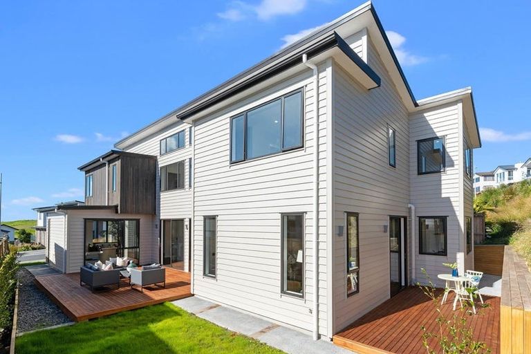 Photo of property in 32 Bounty Road, Long Bay, Auckland, 0630