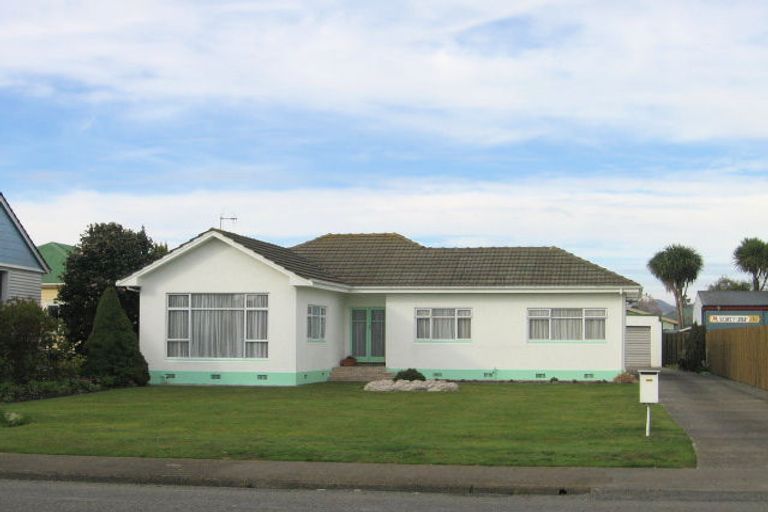 Photo of property in 1405 Woodstock Avenue, Mayfair, Hastings, 4122