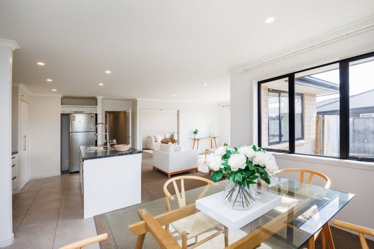 Photo of property in 12 Gibraltar Way, Fitzherbert, Palmerston North, 4410