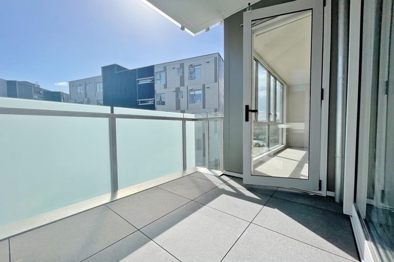 Photo of property in 604/27 Don Mckinnon Drive, Albany, Auckland, 0632