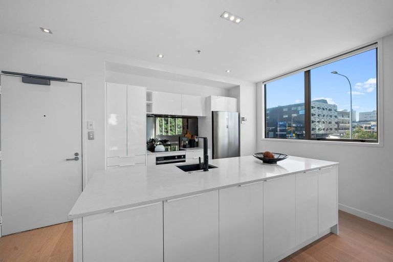 Photo of property in Maison Apartments, 102/16 Huron Street, Takapuna, Auckland, 0622