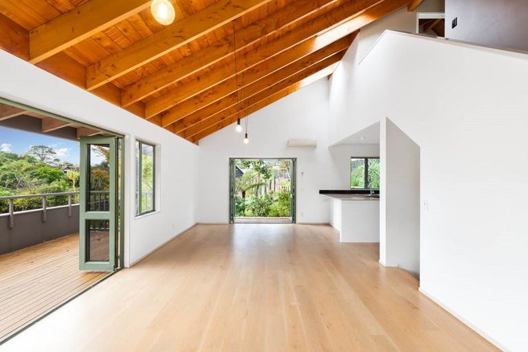 Photo of property in 6 Tree Fern Trail, Campbells Bay, Auckland, 0630