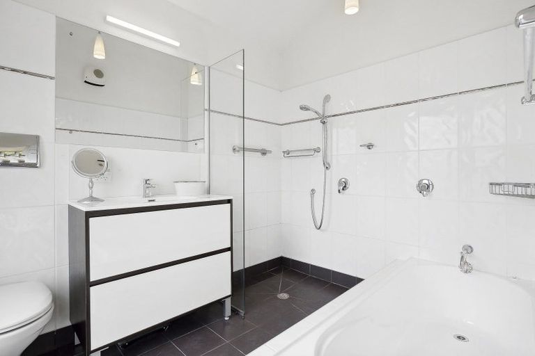 Photo of property in 122 Cannington Road, Maori Hill, Dunedin, 9010