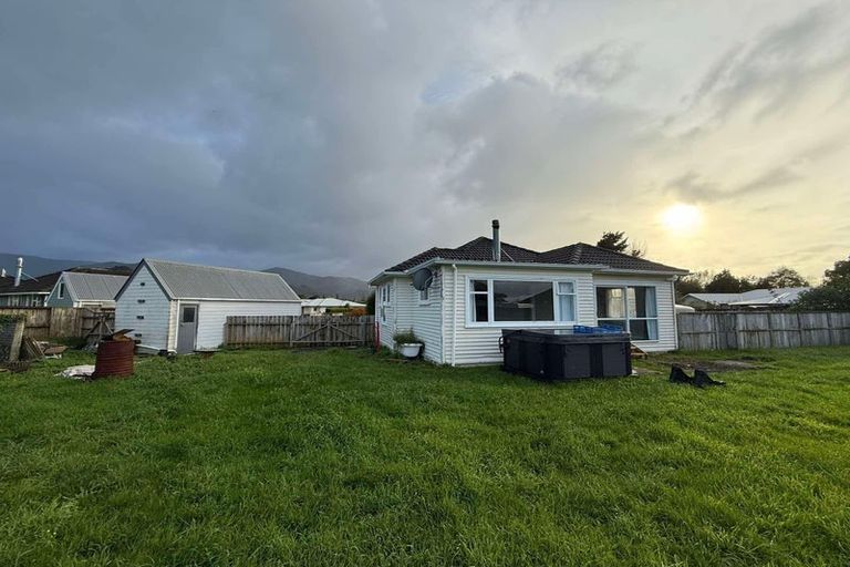 Photo of property in 6 Colonel Place, Featherston, 5710