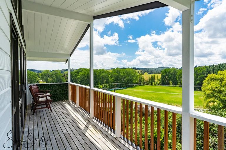 Photo of property in 4 Skelton Crescent, Paparoa, 0571