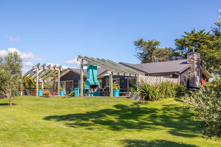 Photo of property in 1 Campbell Drive, Martinborough, 5711
