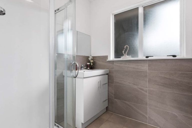 Photo of property in 56 Lynwood Road, New Lynn, Auckland, 0600