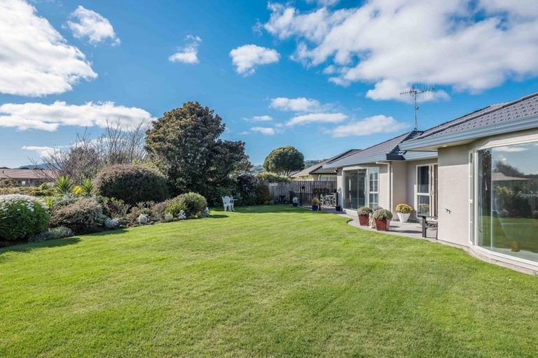 Photo of property in 10 Glen Loch Place, Paraparaumu, 5032