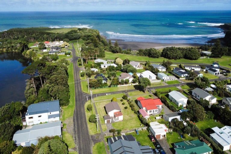 Photo of property in 16 Layard Street, Opunake, 4616