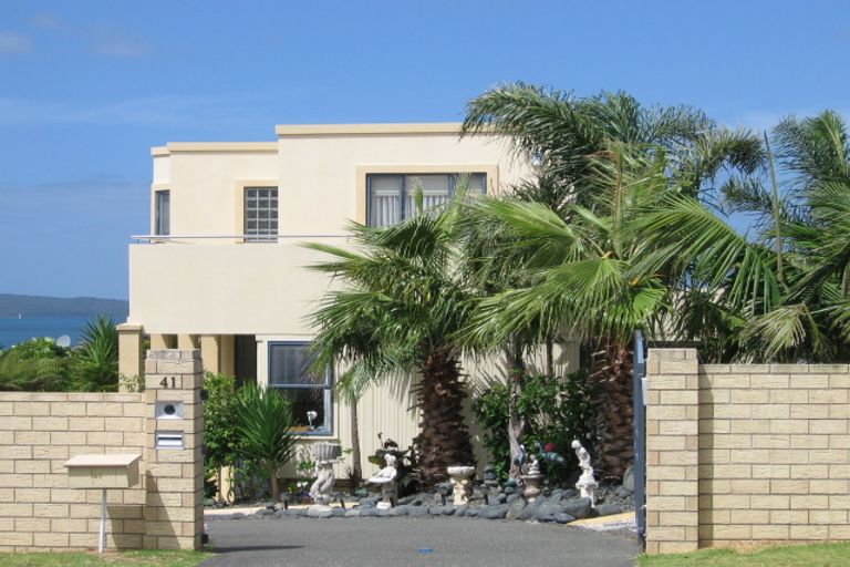 Photo of property in 41 Aberdeen Road, Castor Bay, Auckland, 0620