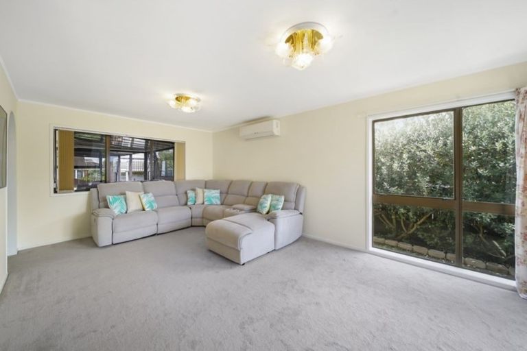 Photo of property in 94 Dalwhinnie Parade, Highland Park, Auckland, 2010