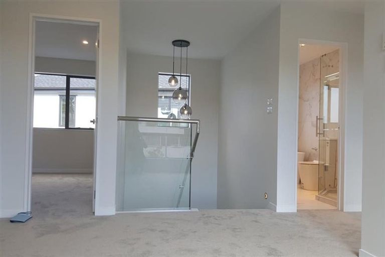 Photo of property in 3a Horizon Way, West Harbour, Auckland, 0618