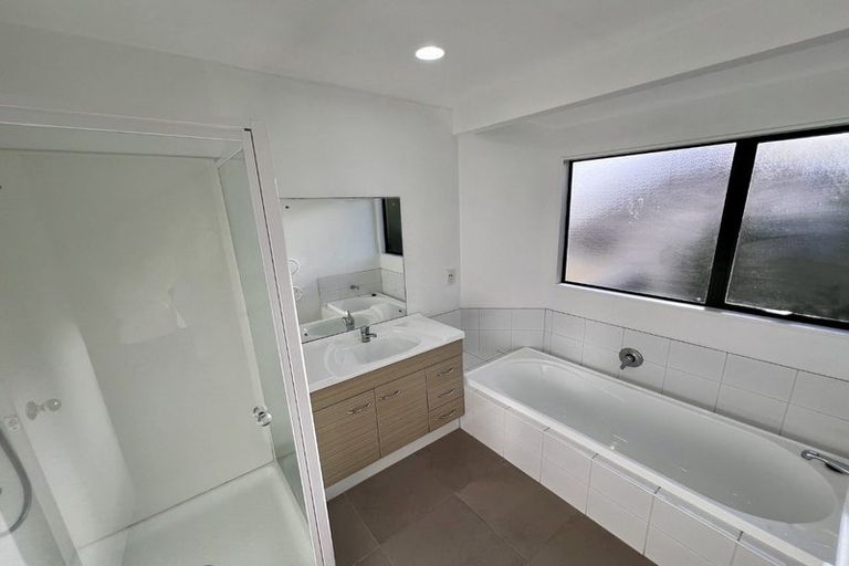 Photo of property in 1/3 Albany Highway, Unsworth Heights, Auckland, 0632