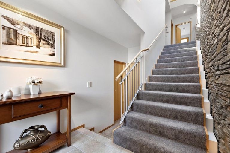 Photo of property in 16 Earnslaw Terrace, Queenstown, 9300