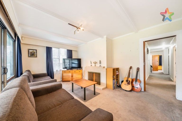 Photo of property in 33 Compton Crescent, Taita, Lower Hutt, 5011