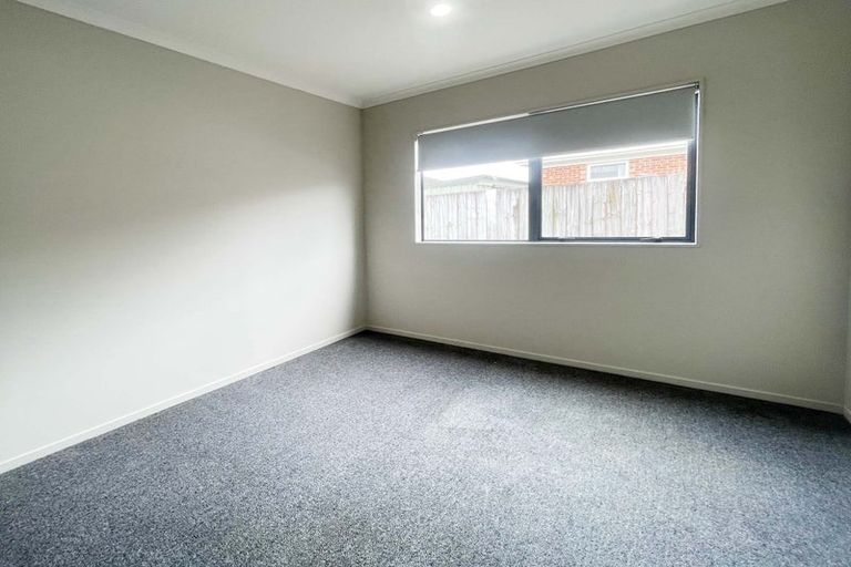Photo of property in 24 Sutton Crescent, Papakura, 2110