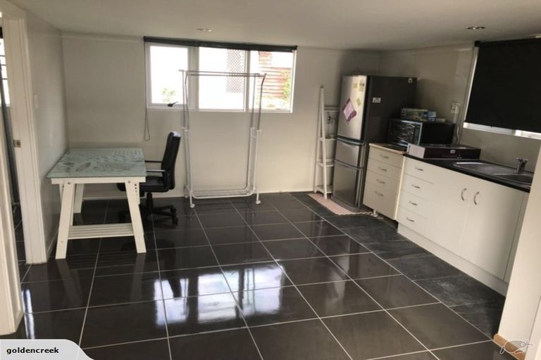 Photo of property in 41 Thornlow Street, Glendene, Auckland, 0602