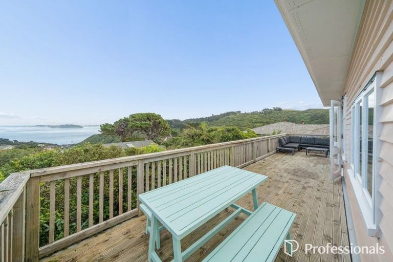 Photo of property in 7 Titiro Moana Road, Korokoro, Lower Hutt, 5012
