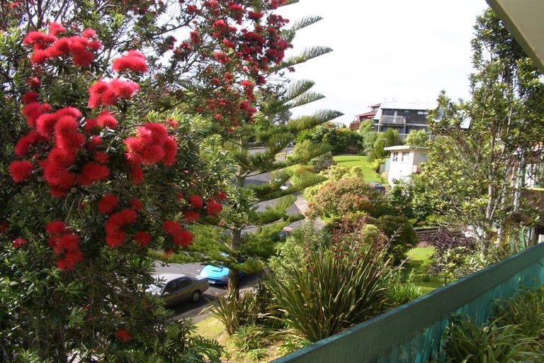 Photo of property in 13 Malters Place, Browns Bay, Auckland, 0630