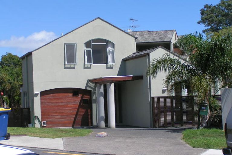 Photo of property in 46 Clifton Road, Hauraki, Auckland, 0622