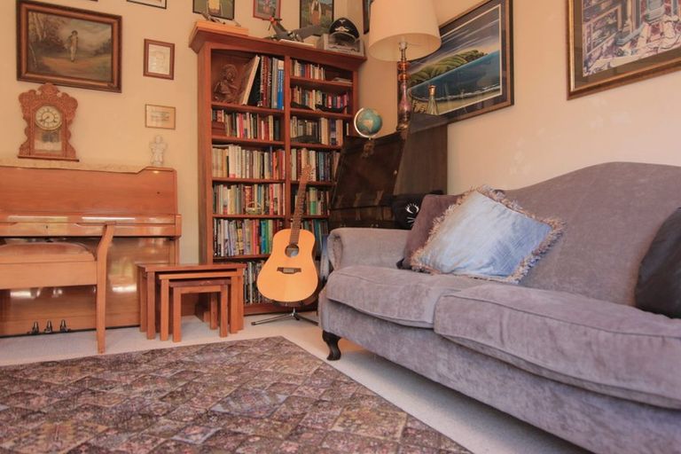 Photo of property in 82 Avonhead Road, Avonhead, Christchurch, 8042