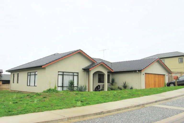 Photo of property in 8 Thomas Hamer Place, Greenhithe, Auckland, 0632