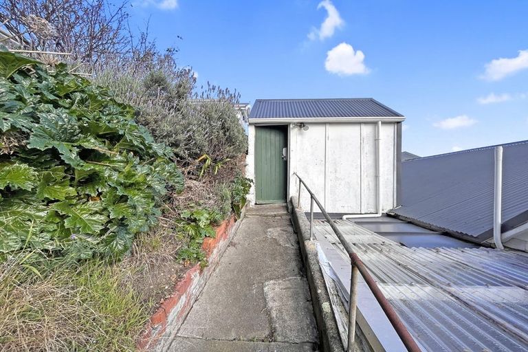 Photo of property in 38 Hawker Street, Mount Victoria, Wellington, 6011