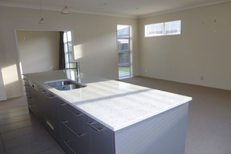 Photo of property in 5 Crofton Road, Harewood, Christchurch, 8051