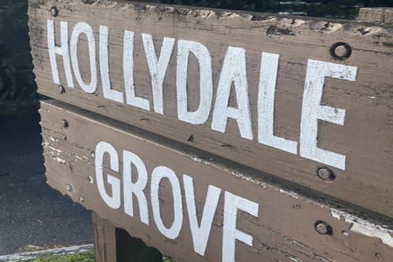 Photo of property in 1 Hollydale Grove, Churton Park, Wellington, 6037