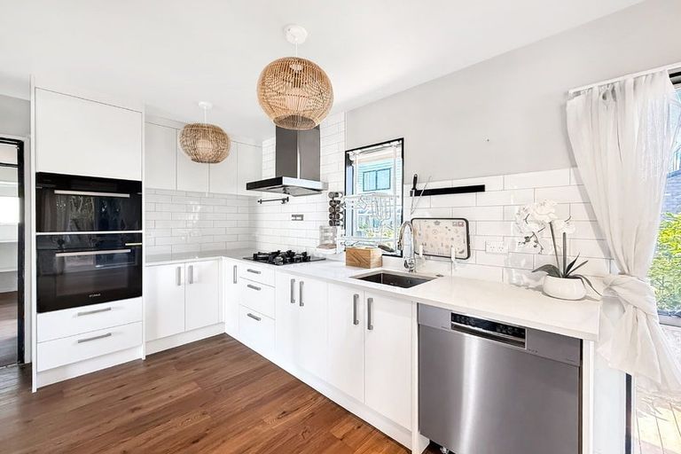 Photo of property in 118b Hepburn Road, Glendene, Auckland, 0602