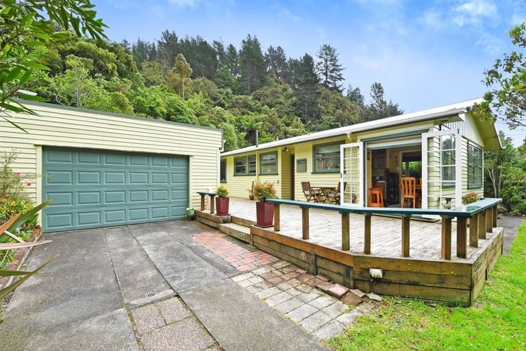 Photo of property in 136 Pinehaven Road, Pinehaven, Upper Hutt, 5019