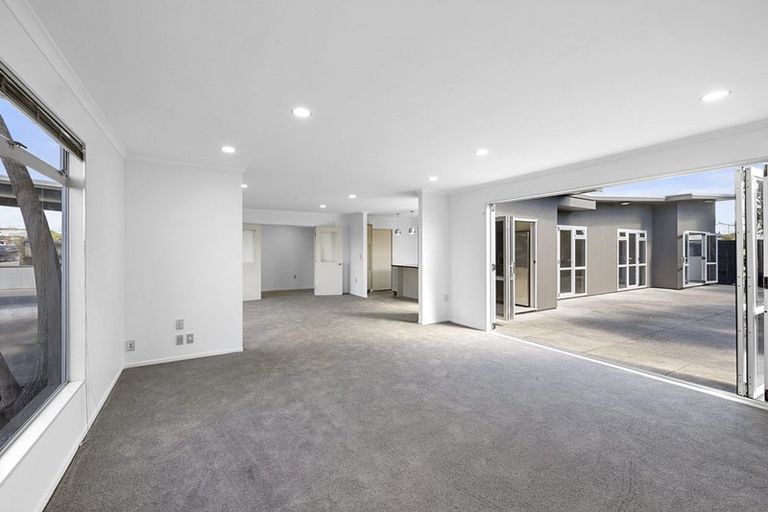 Photo of property in 150 Carrington Street, Lower Vogeltown, New Plymouth, 4310