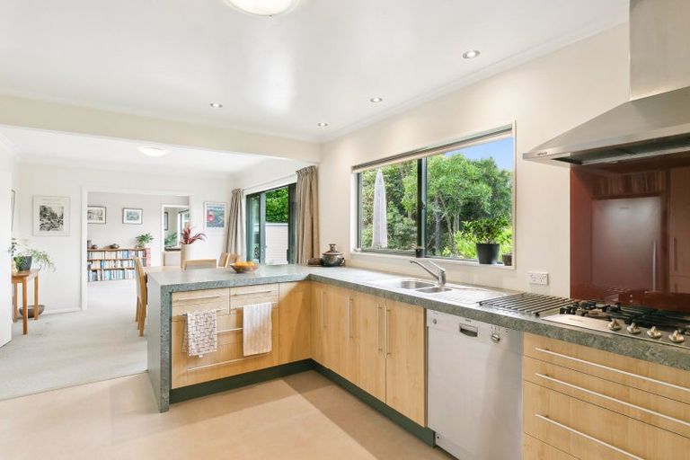 Photo of property in 8 Saint Johns Terrace, Tawa, Wellington, 5028