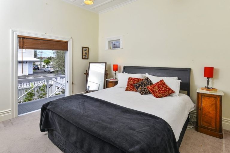 Photo of property in 11 Vauxhall Road, Devonport, Auckland, 0624