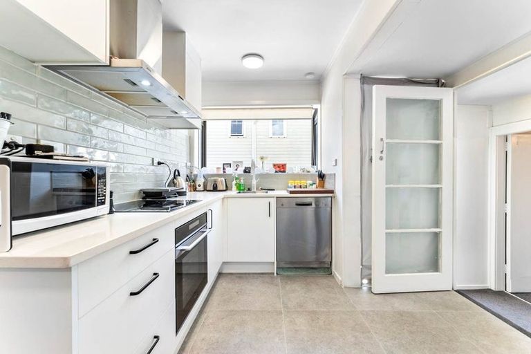 Photo of property in 11 Totara Road, Stanmore Bay, Whangaparaoa, 0932