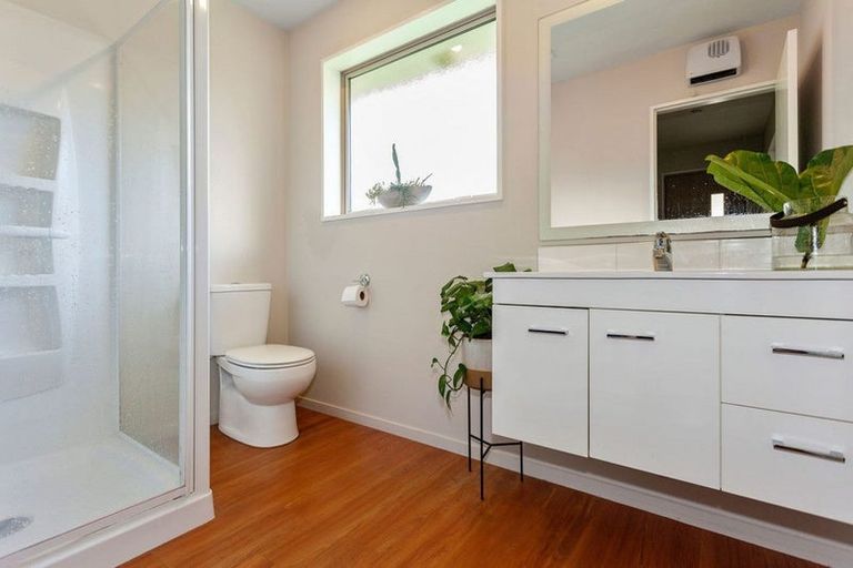 Photo of property in 52 Thackeray Place, Waltham, Christchurch, 8023