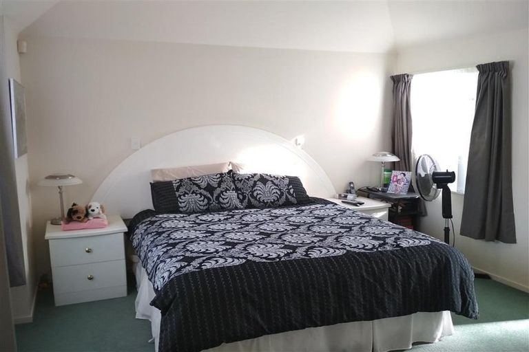 Photo of property in 20 Derry Hill, Churton Park, Wellington, 6037