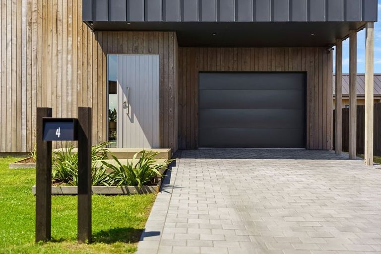 Photo of property in 4 Mirek Street, Waikanae, 5036