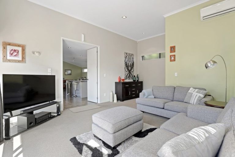 Photo of property in 2 Grenache Place, Rototuna, Hamilton, 3210