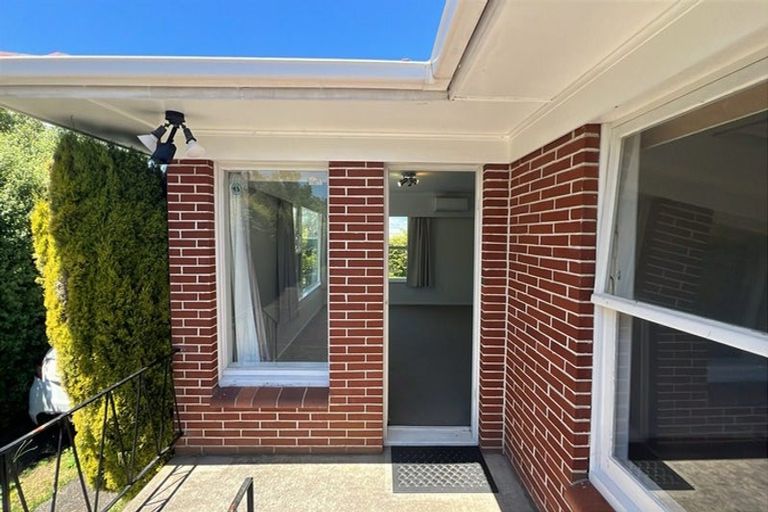 Photo of property in 2/8 Evelyn Place, Hillcrest, Auckland, 0627