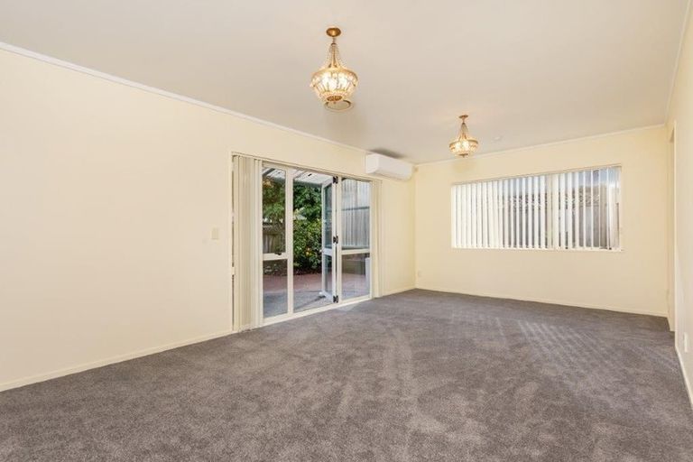 Photo of property in 12/16 Vinograd Drive, Te Atatu Peninsula, Auckland, 0610