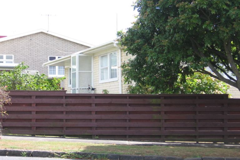 Photo of property in 2/32 Hardington Street, Onehunga, Auckland, 1061