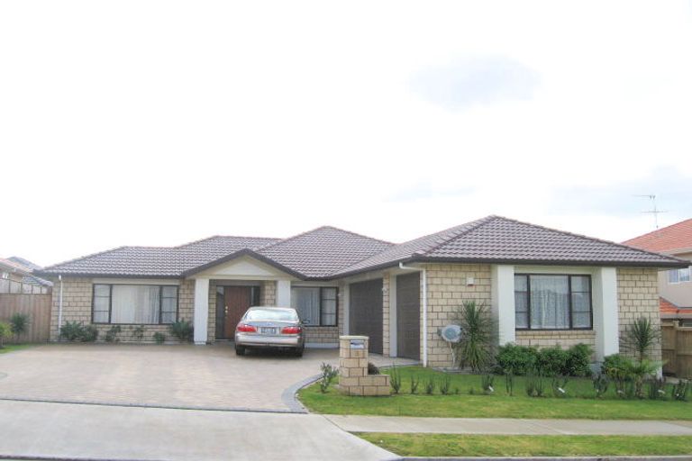 Photo of property in 3 Strundeen Close, Flat Bush, Auckland, 2016