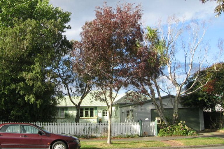 Photo of property in 6 Heretaunga Square, Silverstream, Upper Hutt, 5019